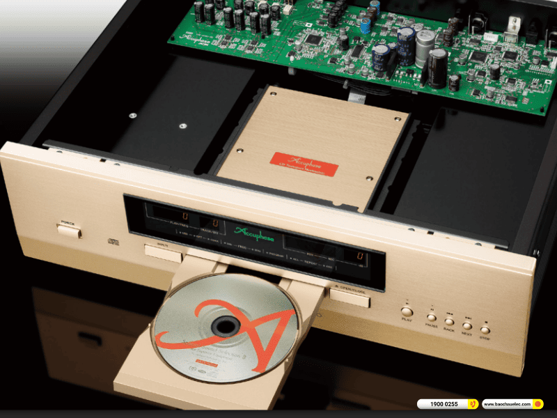 Đầu CD Accuphase DP-470 mở nắp với khay đĩa v&agrave; bo mạch