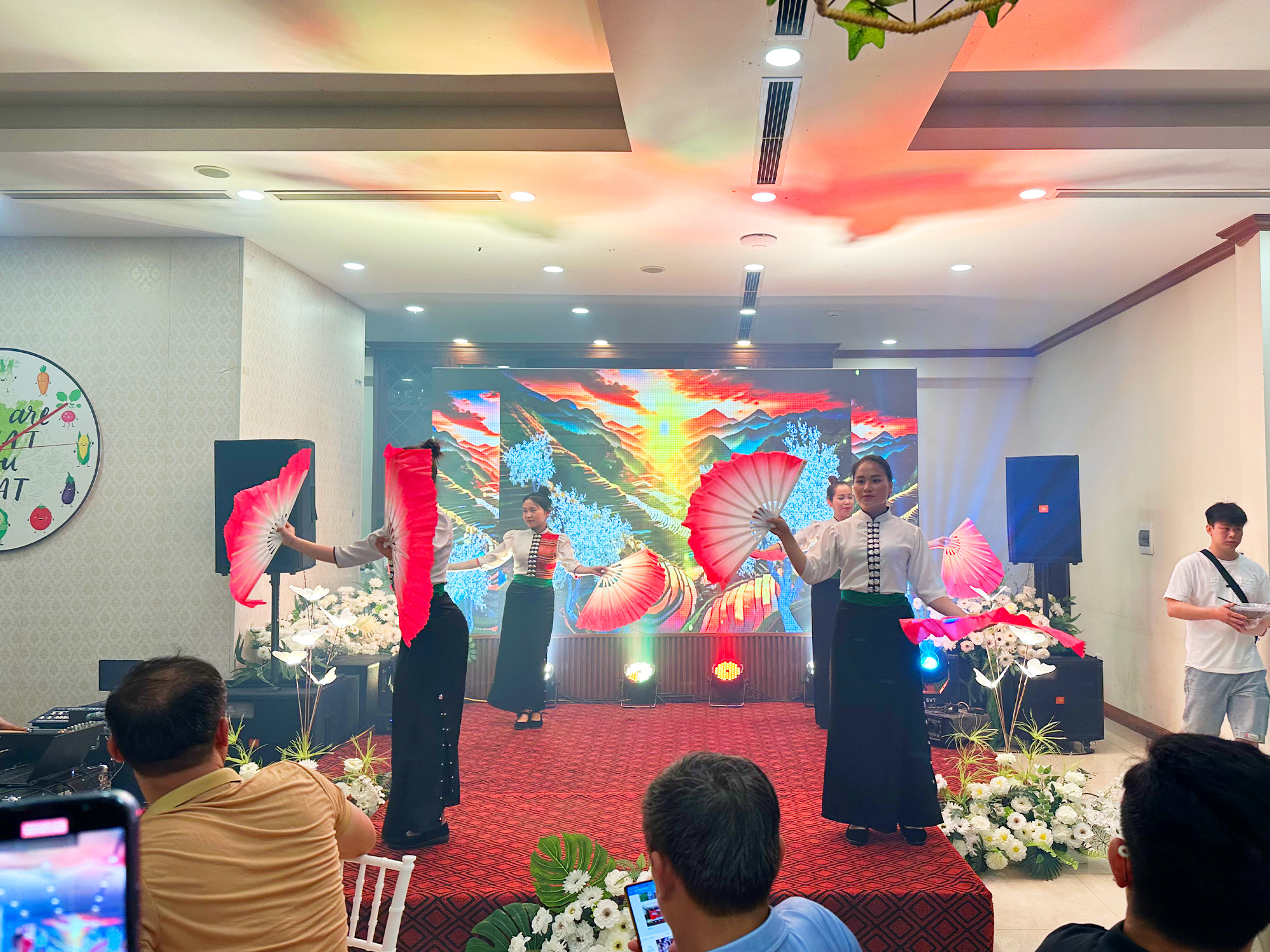 Bảo Ch&acirc;u Elec chinh phục đỉnh Fansipan - H&agrave;nh tr&igrave;nh gắn kết v&agrave; bứt ph&aacute;