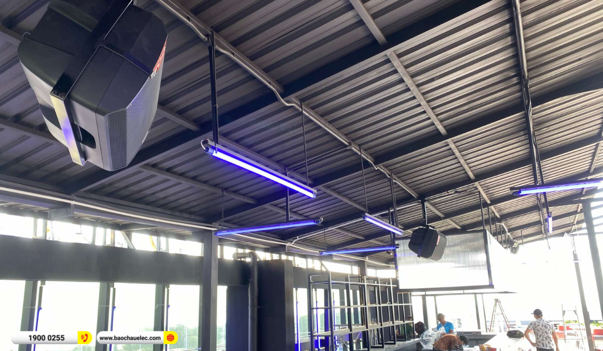 Lắp đặt hệ thống &acirc;m thanh, &aacute;nh s&aacute;ng cho qu&aacute;n Sky Town Lounge