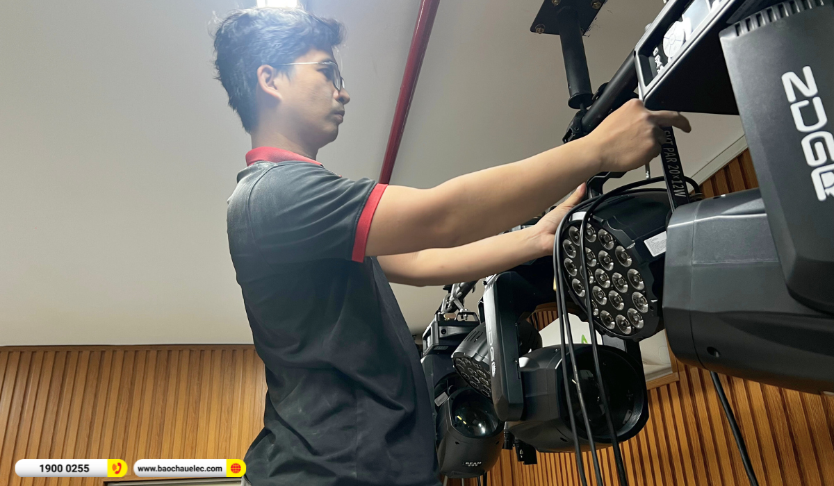 Lắp đặt hệ thống &aacute;nh s&aacute;ng s&acirc;n khấu hơn 42tr cho Ng&acirc;n h&agrave;ng Vietcombank Đ&ocirc;ng S&agrave;i G&ograve;n tại TP HCM