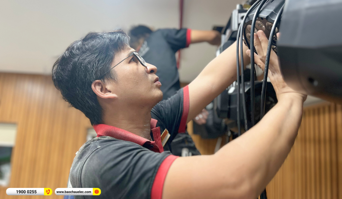 Lắp đặt hệ thống &aacute;nh s&aacute;ng s&acirc;n khấu hơn 42tr cho Ng&acirc;n h&agrave;ng Vietcombank Đ&ocirc;ng S&agrave;i G&ograve;n tại TP HCM