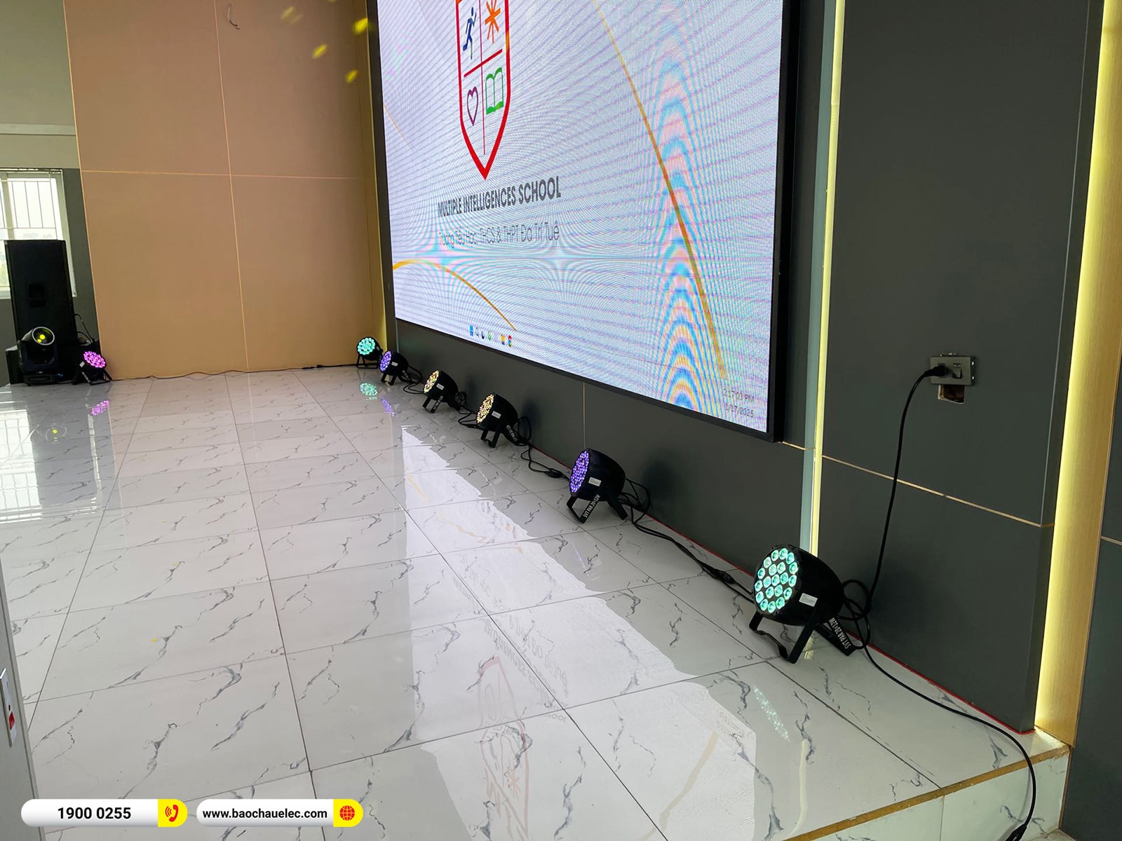 hệ thống &aacute;nh s&aacute;ng s&acirc;n khấu gần 32tr cho Trường Li&ecirc;n cấp Đa Tr&iacute; Tuệ tại H&agrave; Nội