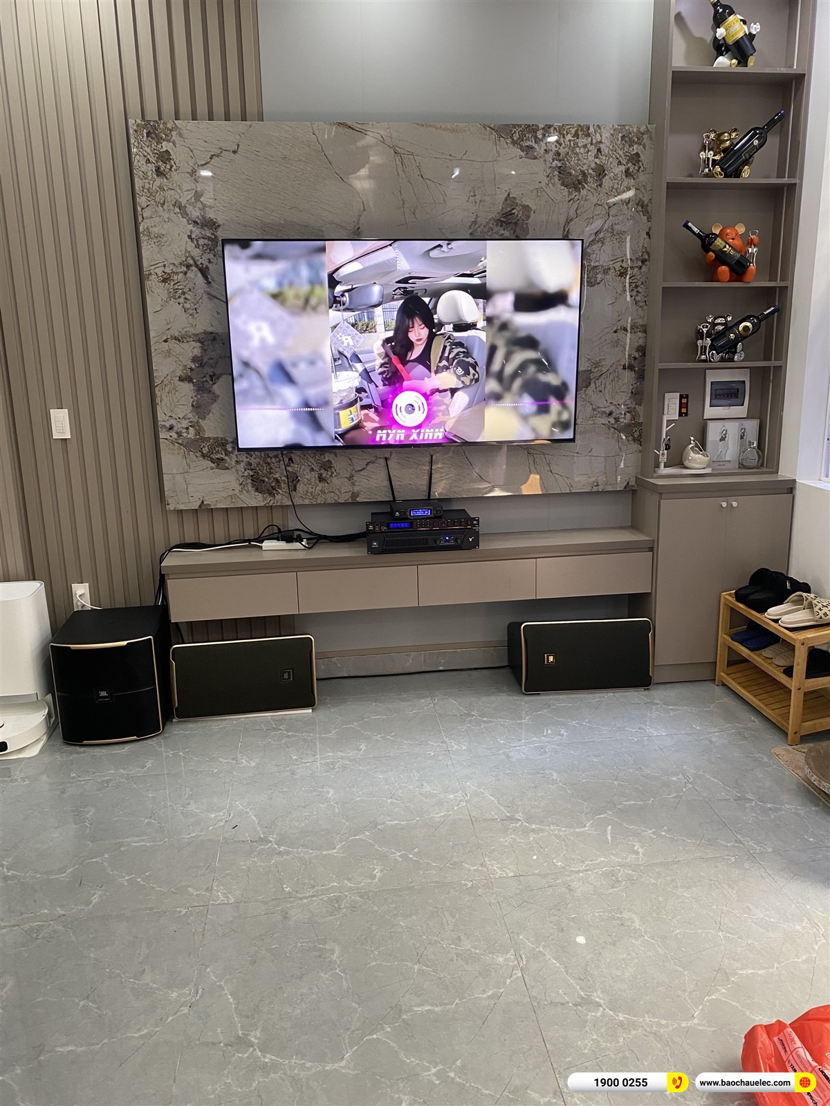 To&agrave;n cảnh hệ thống JBL tại khu vực tivi nh&agrave; chị Phương ở Hải Ph&ograve;ng