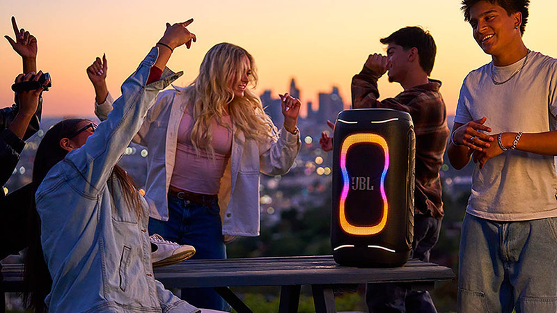 JBL tr&igrave;nh l&agrave;ng micro AI EasySing, biến mọi b&agrave;i h&aacute;t th&agrave;nh karaoke 