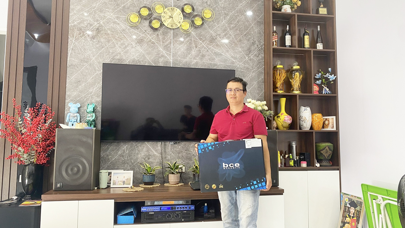 kh&aacute;ch h&agrave;ng đấu gi&aacute; th&agrave;nh c&ocirc;ng tr&ecirc;n livestream Bảo Ch&acirc;u Elec