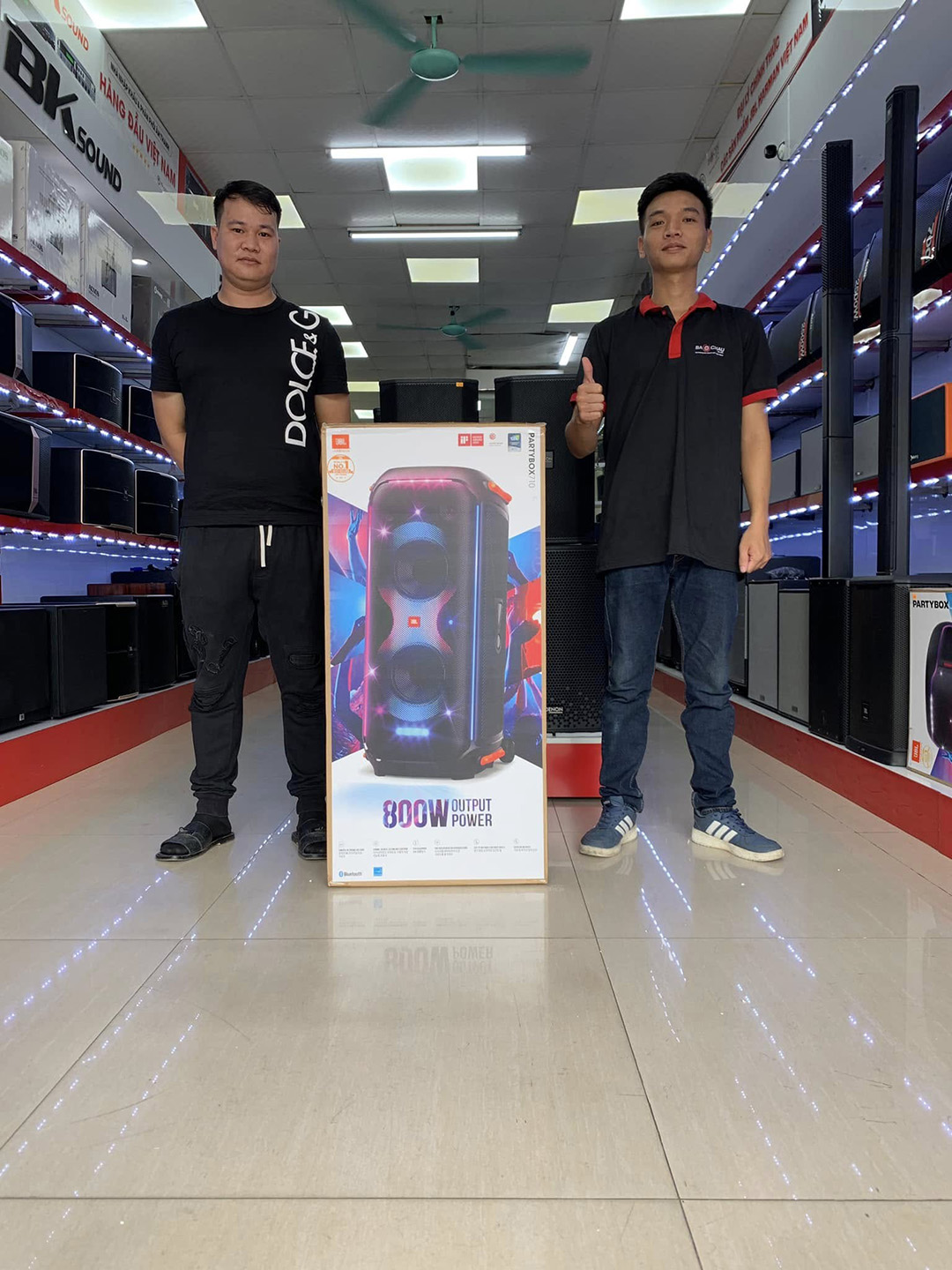 Kh&aacute;ch h&agrave;ng mua loa jbl partybox 710
