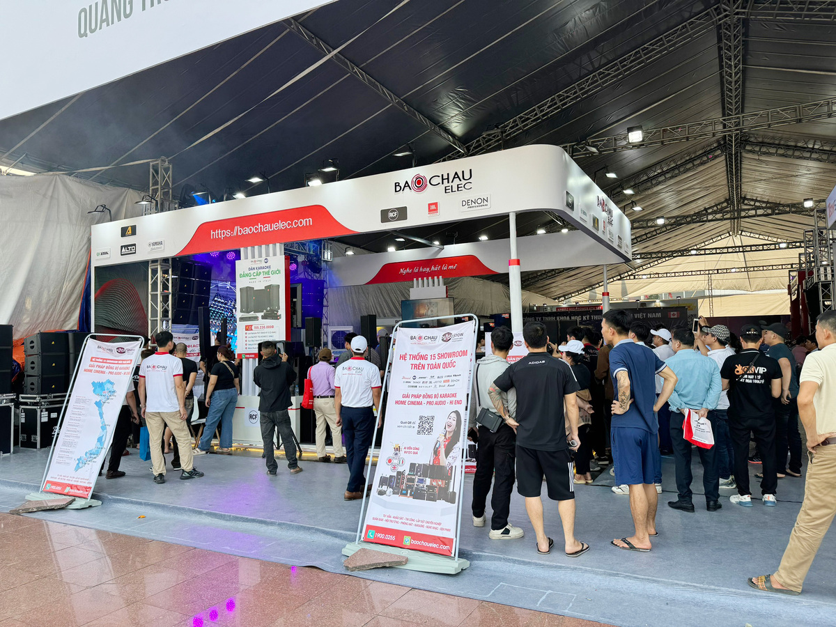 kh&aacute;ch h&agrave;ng tại Plase Show 2024