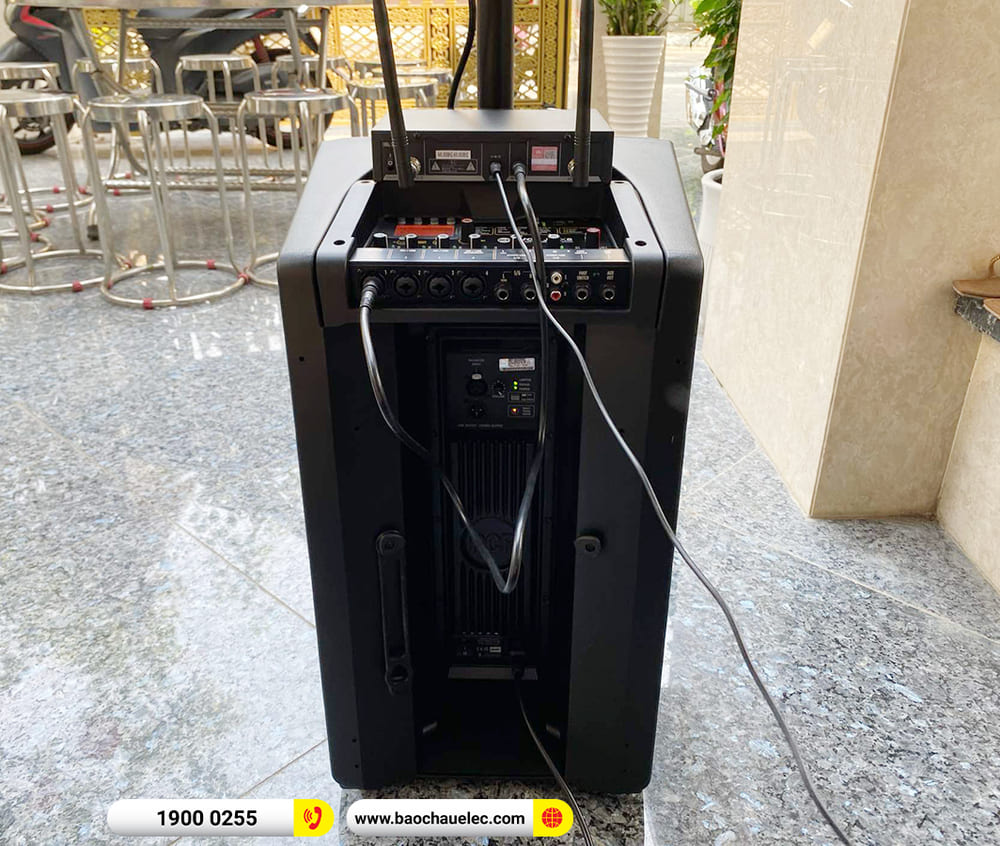 B&agrave;n giao bộ loa RCF Evox Jmix 8 v&agrave; micro JBL gần 46tr cho anh Ho&agrave;ng ở TPHCM