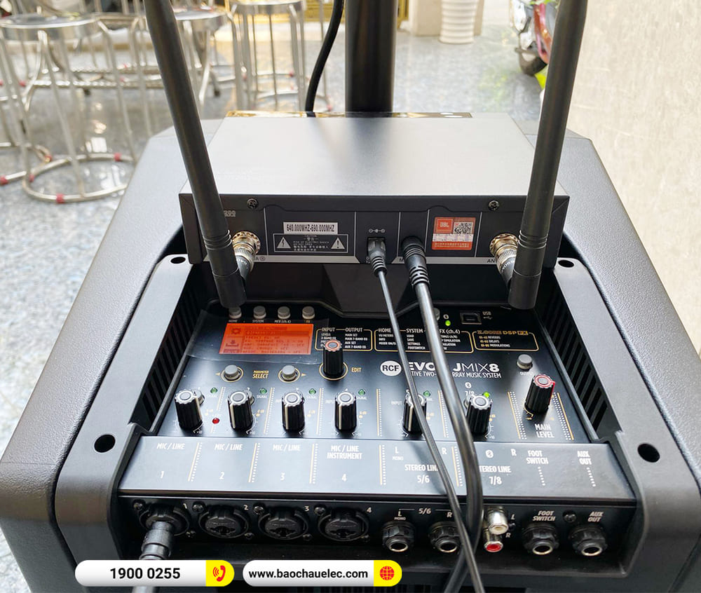 B&agrave;n giao bộ loa RCF Evox Jmix 8 v&agrave; micro JBL gần 46tr cho anh Ho&agrave;ng ở TPHCM