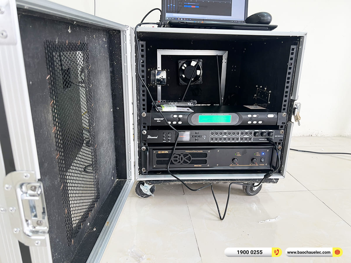Tiếp tục mang đến cấu h&igrave;nh &acirc;m thanh hội trường chuy&ecirc;n nghiệp cho Trường ĐH Văn h&oacute;a, Thể Thao v&agrave; Du lịch Thanh H&oacute;a , Bảo Ch&acirc;u Elec h&acirc;n hạnh giới thiệu bộ d&agrave;n ch&iacute;nh h&atilde;ng, kết hợp từ thương hiệu Domus, BIK, Bksound, Toprhyme uy t&iacute;n, hiệu suất bền bỉ.