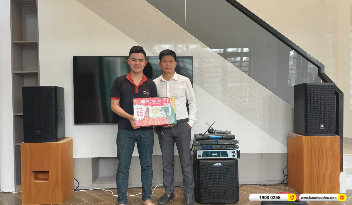 Lắp đặt d&agrave;n karaoke JBL gần 71tr cho chị Trang tại Huế