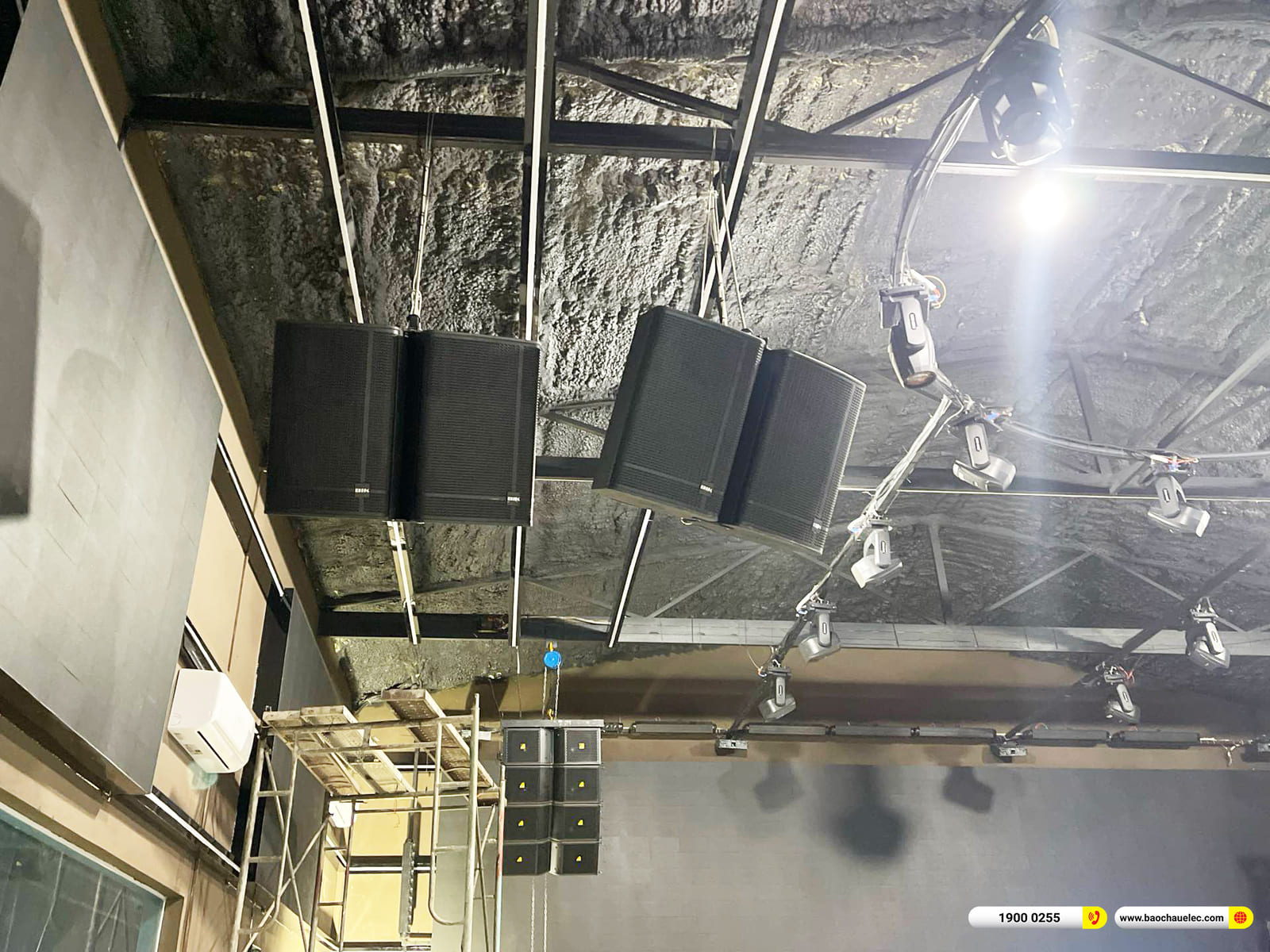 Lắp đặt d&agrave;n line array ACTPRO gần 593tr cho qu&aacute;n bar ở Tr&agrave; Vinh