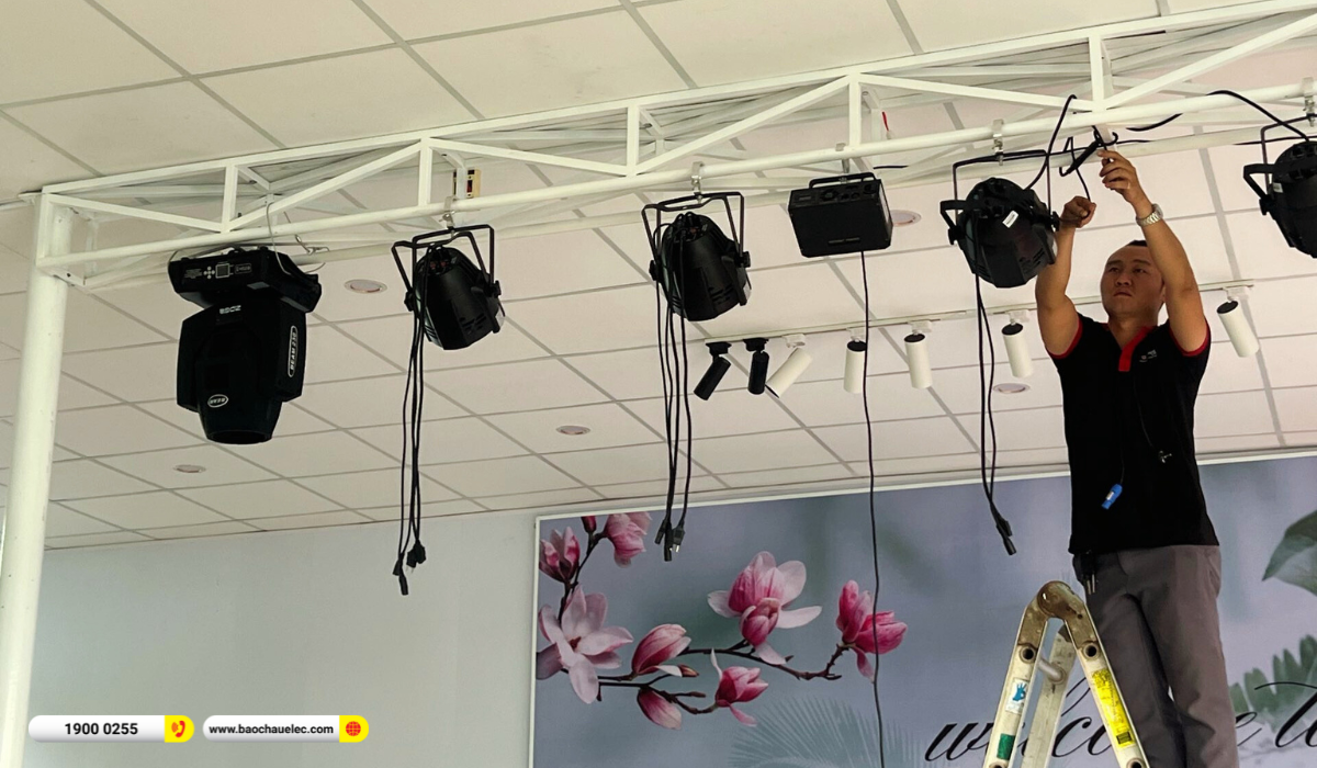 Lắp đặt hệ thống &aacute;nh s&aacute;ng hơn 28tr cho nh&agrave; h&agrave;ng Vườn Cau Qu&aacute;n tại Tiền Giang