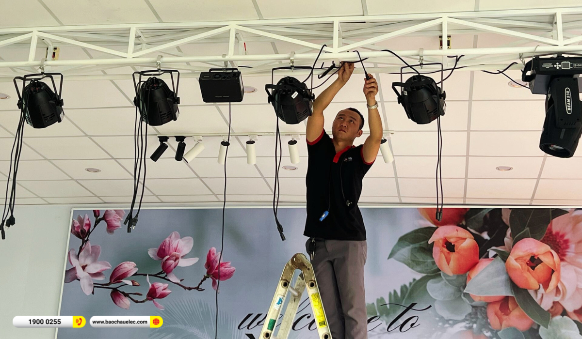 Lắp đặt hệ thống &aacute;nh s&aacute;ng hơn 28tr cho nh&agrave; h&agrave;ng Vườn Cau Qu&aacute;n tại Tiền Giang