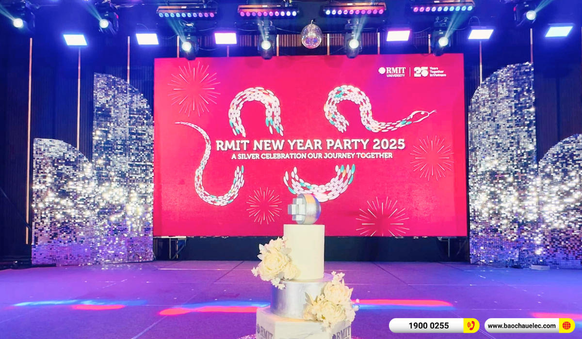 Lắp đặt hệ thống Line Array Audiocenter Avanda 210A cho sự kiện New Year Party 2025 tại RMIT University