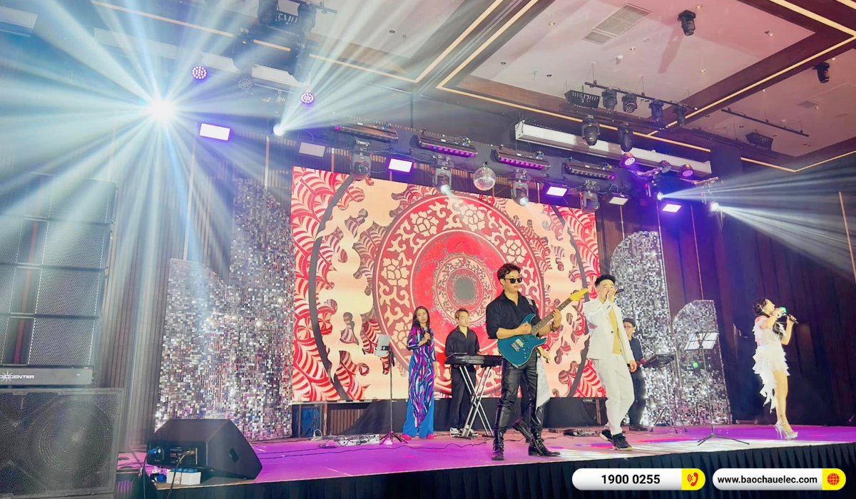 Lắp đặt hệ thống Line Array Audiocenter Avanda 210A cho sự kiện New Year Party 2025 tại RMIT University
