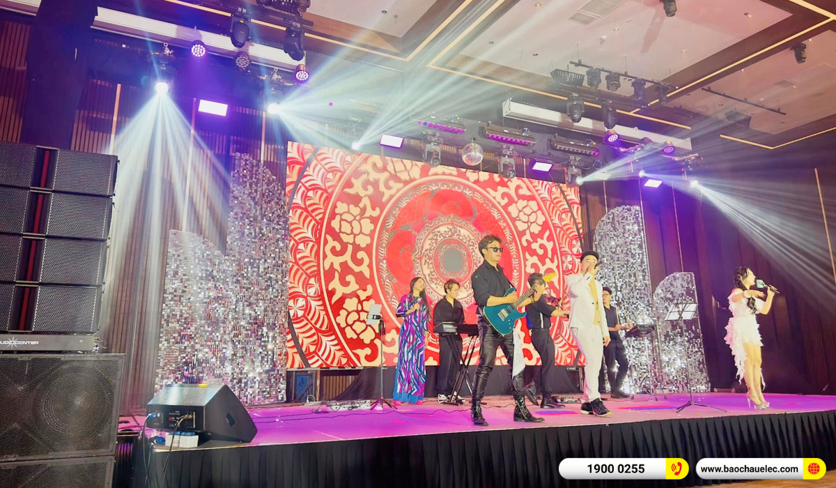 Lắp đặt hệ thống Line Array Audiocenter Avanda 210A cho sự kiện New Year Party 2025 tại RMIT University