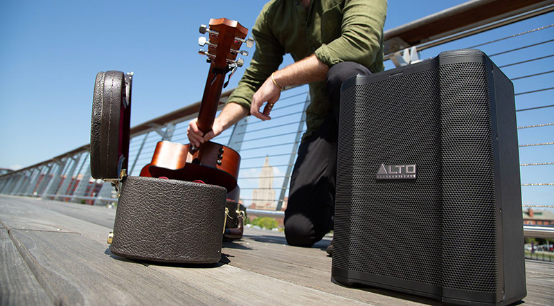 Loa Di Động Alto Busker