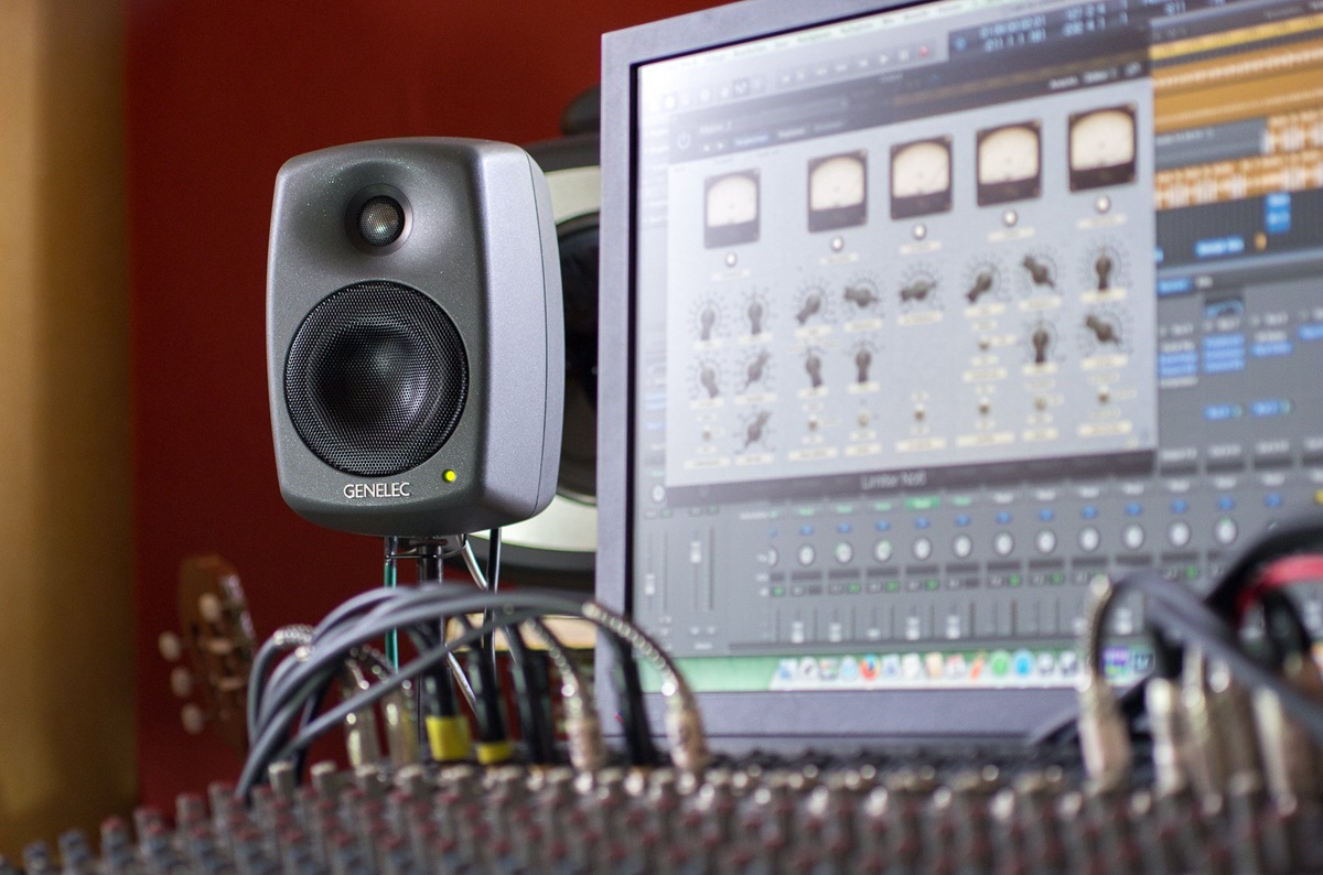 Loa kiểm &acirc;m Genelec 8320A