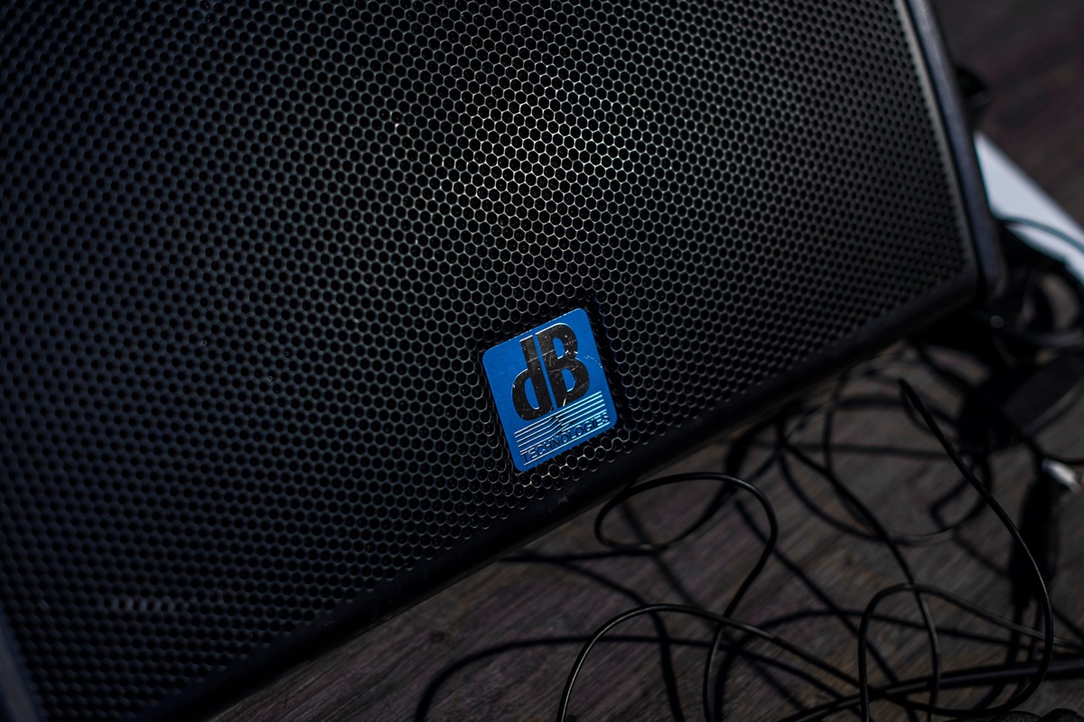 Loa monitor dBTechnoligies DVX DM 15TH