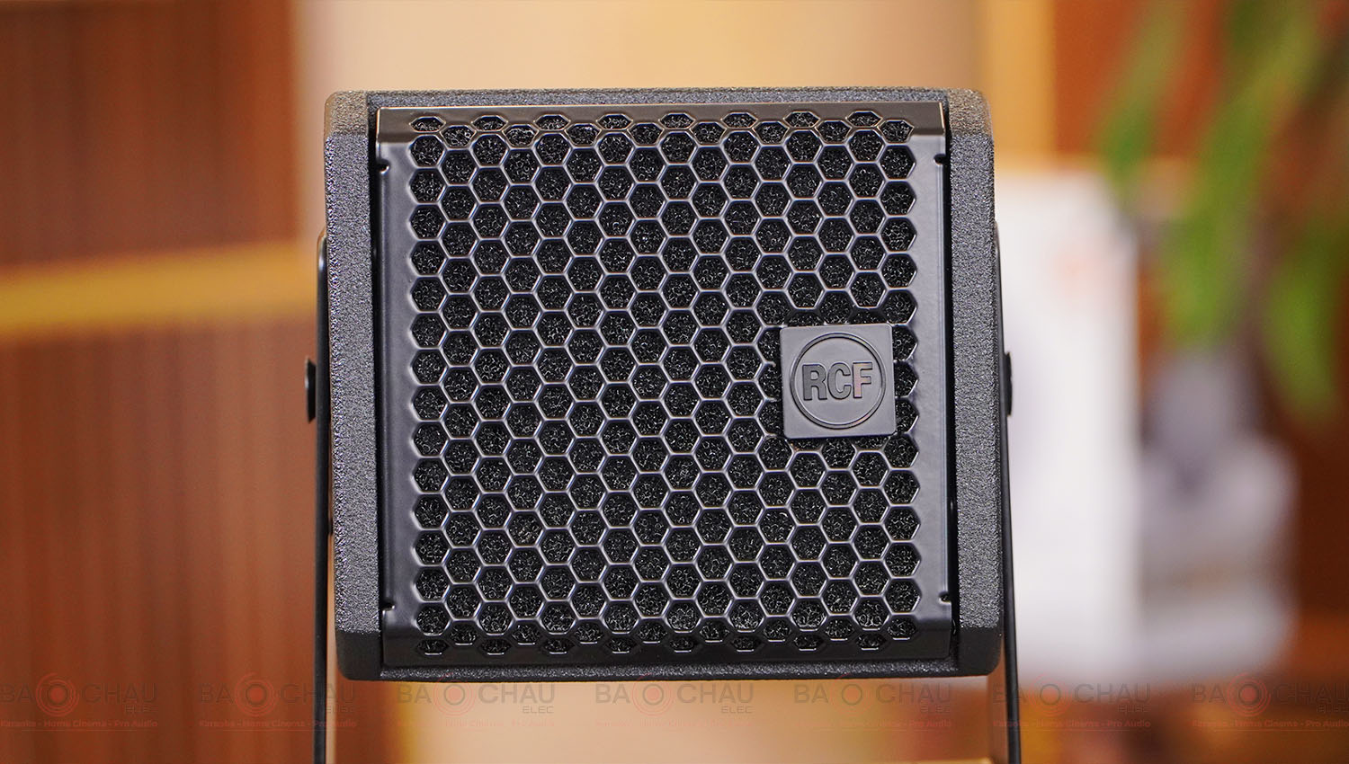 Loa Treo Tường RCF Compact M04