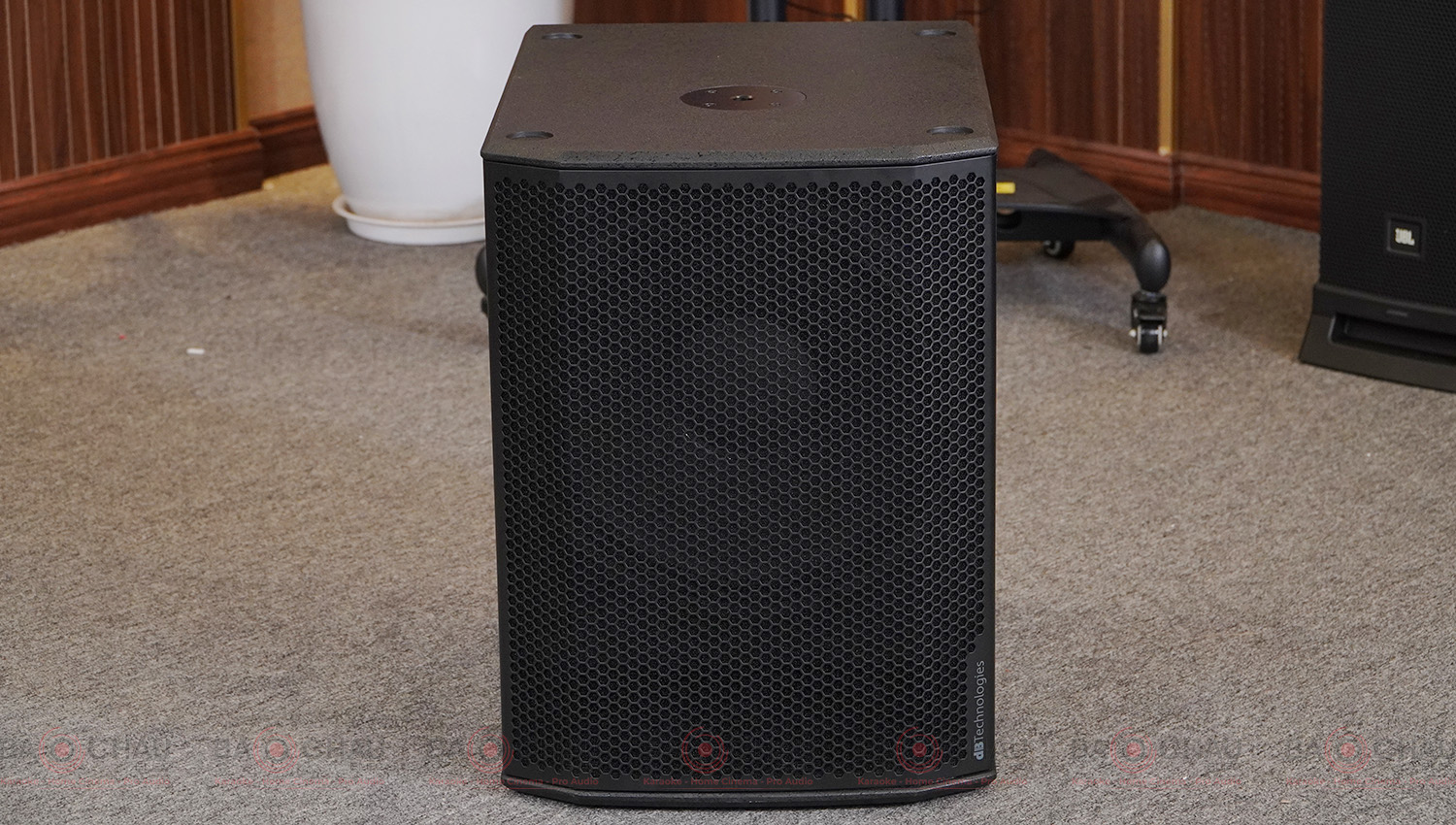Loa sub điện dBTechnologies Sub 615