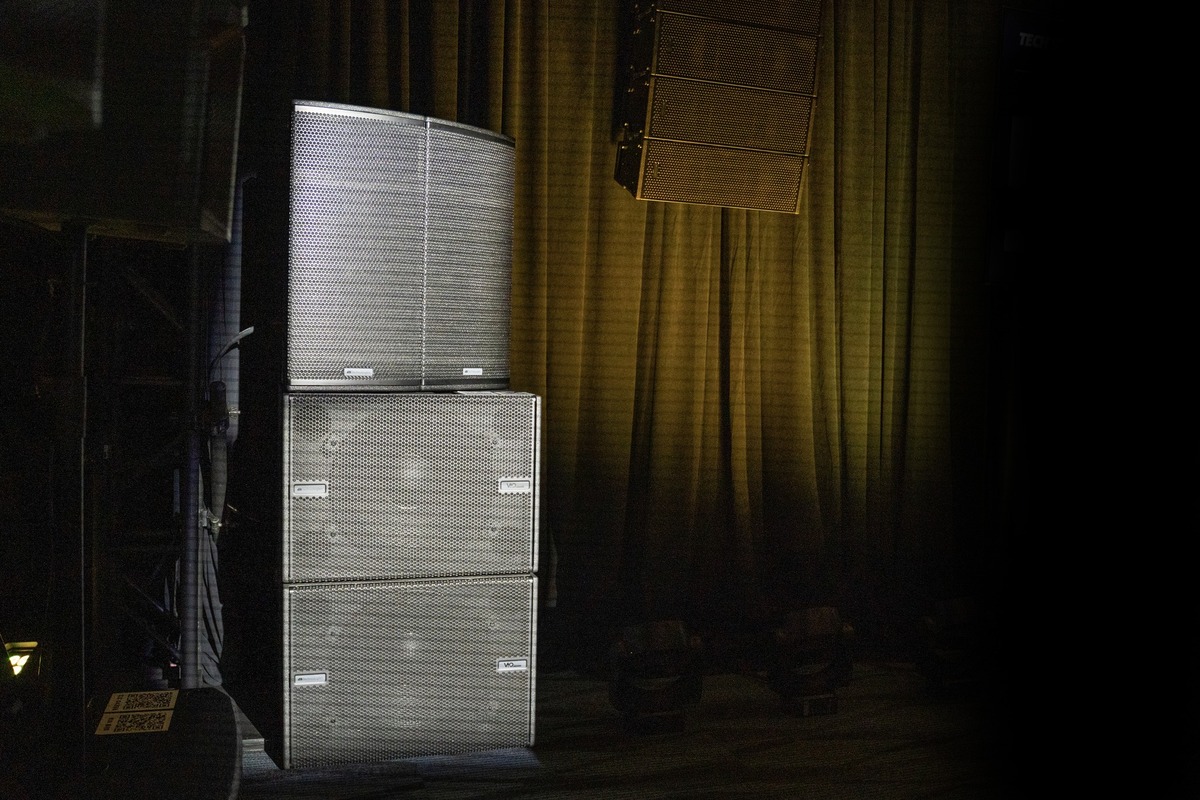 Loa sub điện dBTechnologies VIO S115