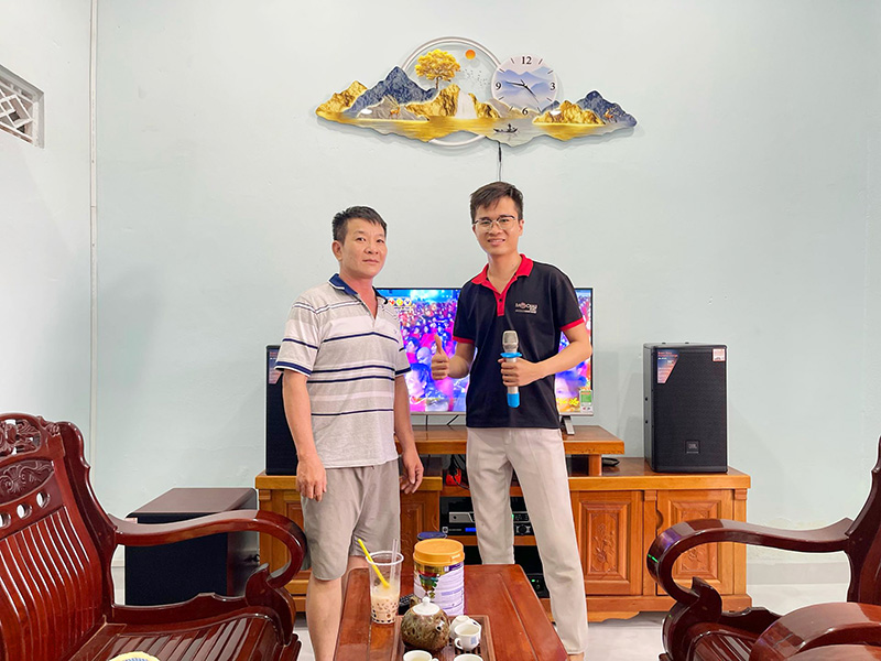 C&aacute;ch chọn micro kh&ocirc;ng d&acirc;y karaoke gia đ&igrave;nh h&aacute;t nhẹ, &iacute;t h&uacute;
