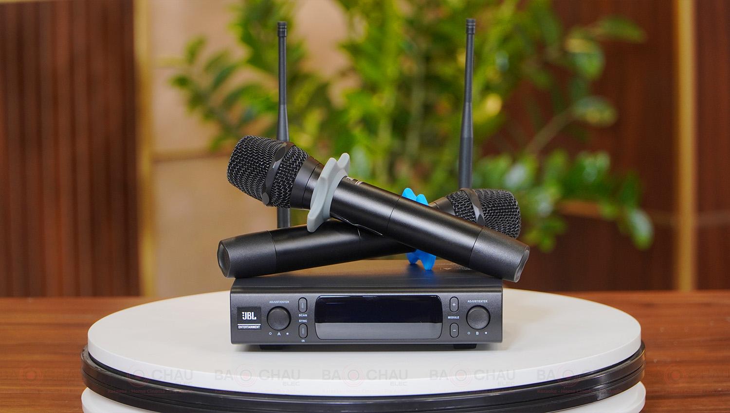 Micro kh&ocirc;ng d&acirc;y JBL VM300