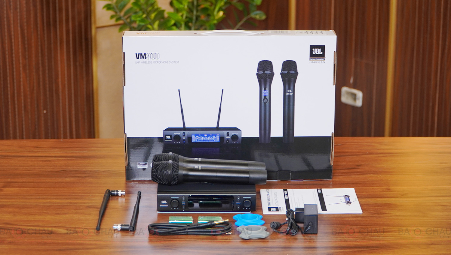 Micro không dây JBL VM300