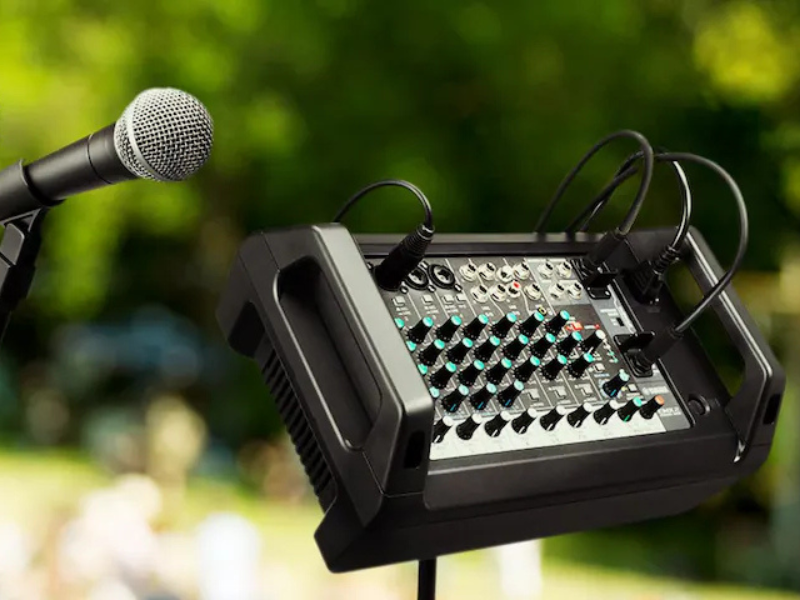 B&agrave;n Mixer Yamaha EMX2