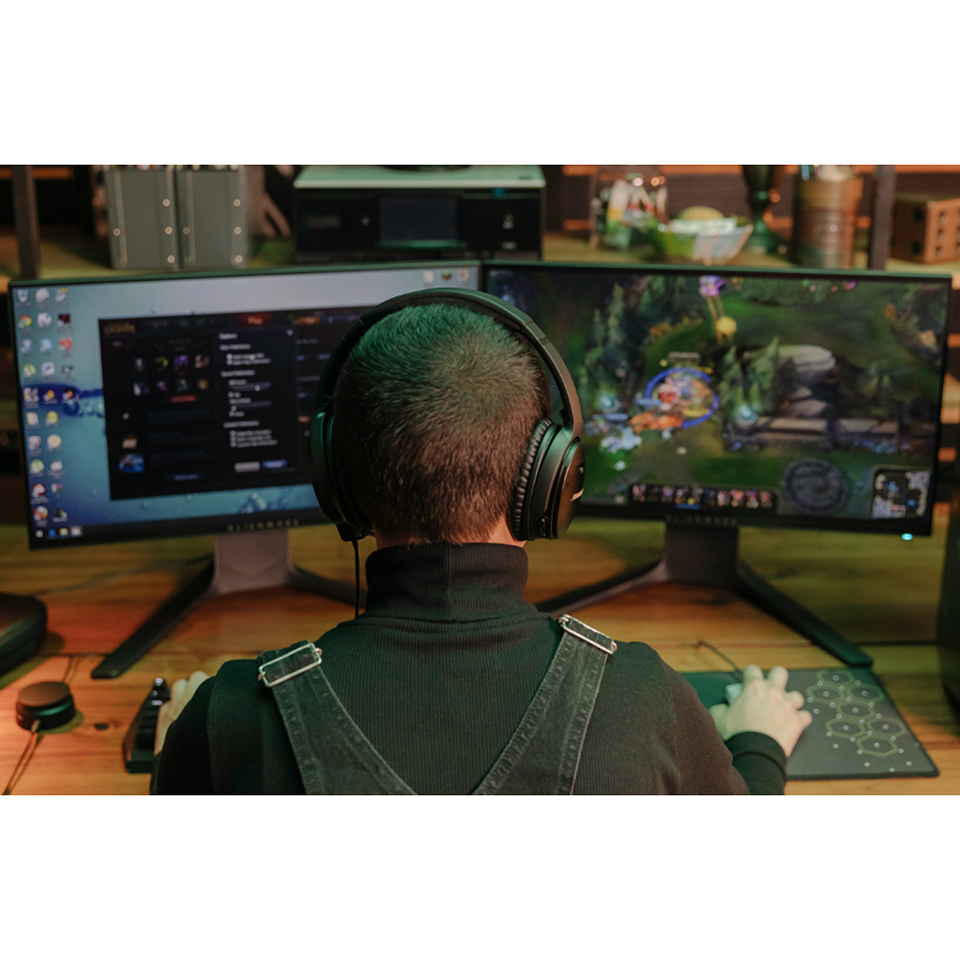 Tai Nghe Chụp Tai Bose Quietcomfort 35 II thực tế