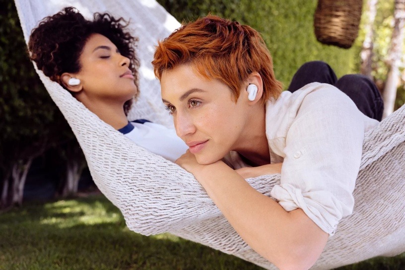 Tai nghe không dây Bose QuietComfort Earbuds II màu trắng thực tế