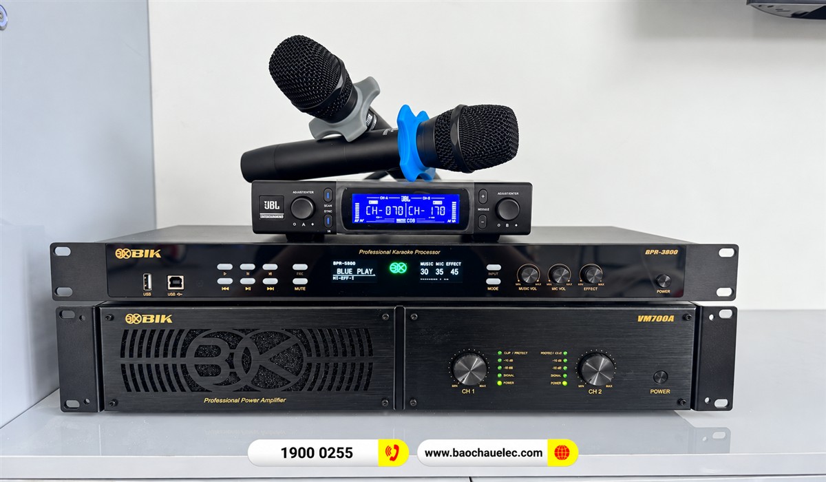 Mặt trước cụm thiết bị xử l&yacute; &acirc;m thanh BIK v&agrave; micro JBL