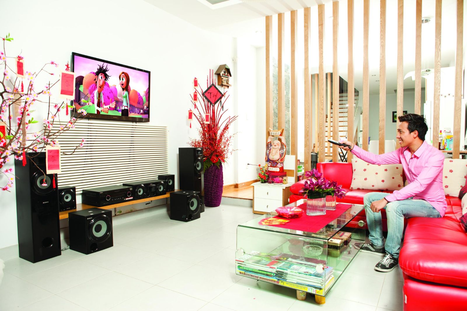 dan-karaoke-gia-dinh-nghe-nhac-xem-phim