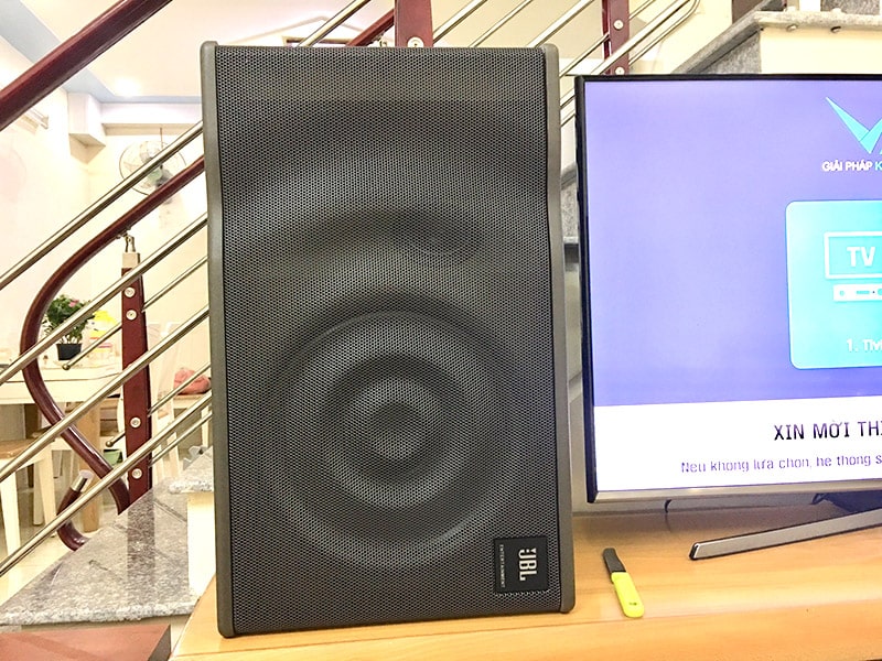 dan karaoke JBL cua gia dinh chi thu hai phong h1-min dan karaoke JBL cua gia dinh chi thu hai phong h1-min