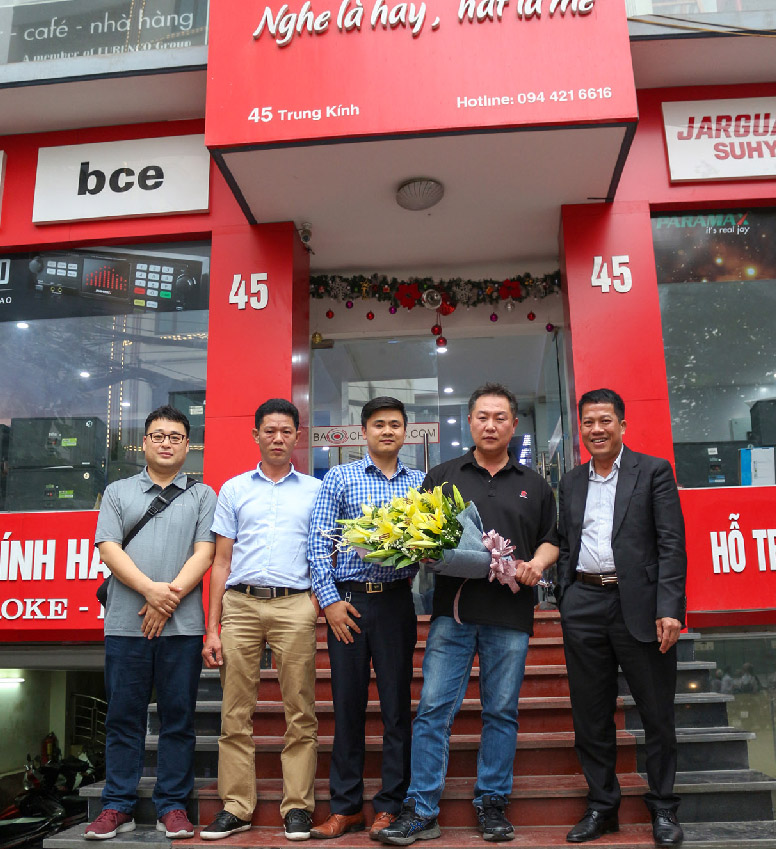 giam-doc-jarguar-suhyoung-va-giam-doc-komi-viet-nam-va-dai-dien-cua-bao-chau-audio
