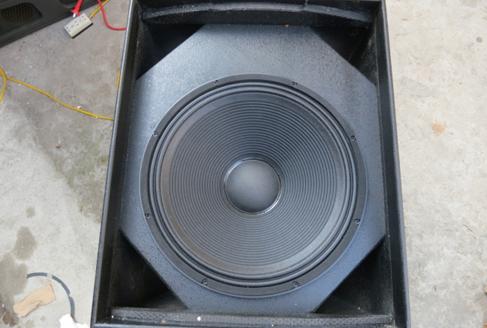 Loa sub Martin S18 mặt trước
