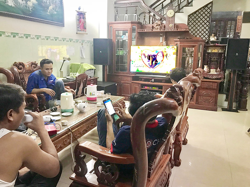 Dan karaoke cao cap cho anh cuong tai thu duc h4 Dan karaoke cao cap cho anh cuong tai thu duc h4