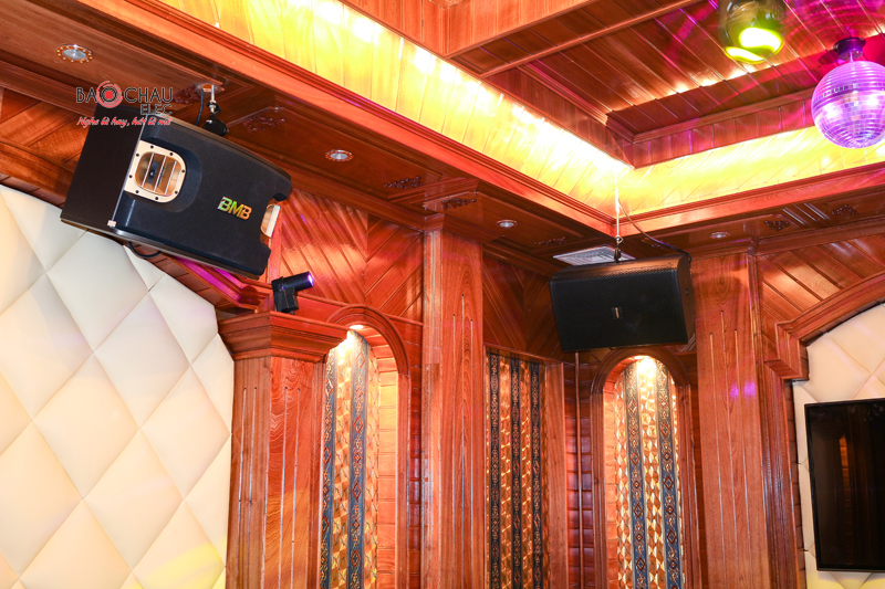 Karaoke chuyen nghiep cua quan karaoke Paris h8