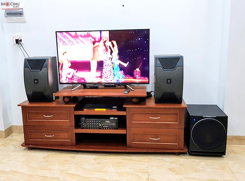 D&agrave;n karaoke JBL của gia đ&igrave;nh anh Luật tại Đ&agrave; Nẵng 