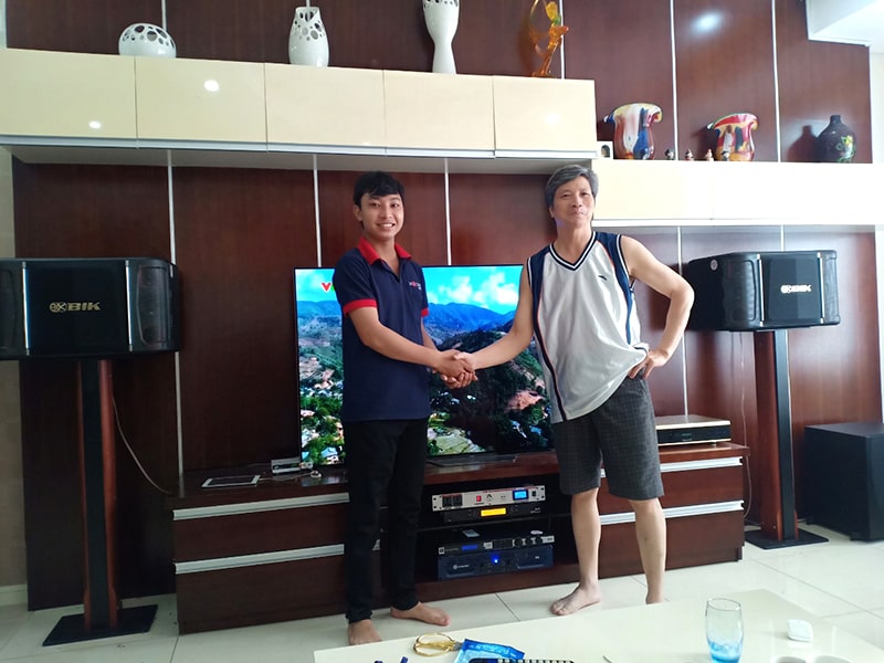 D&agrave;n karaoke gia đ&igrave;nh sử dụng loa BIK BJ-S968